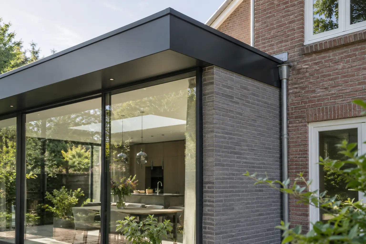 Moderne aanbouw aan een woning